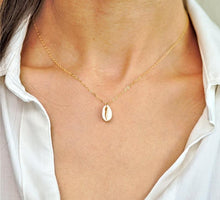 Load image into Gallery viewer, Sea Shell Natural Conch Pendant Necklace
